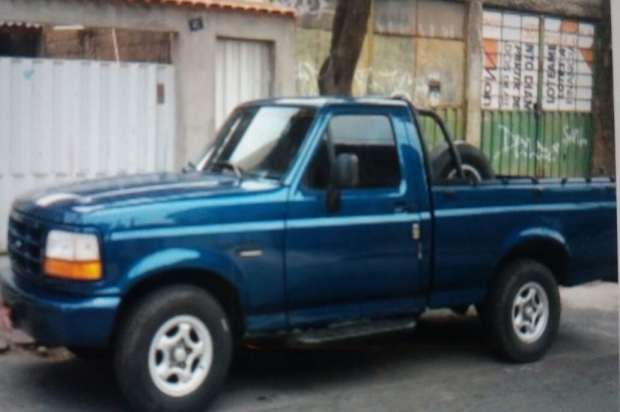 Camionete F-1000 azul foi furtada em Ipira - Michel Teixeira