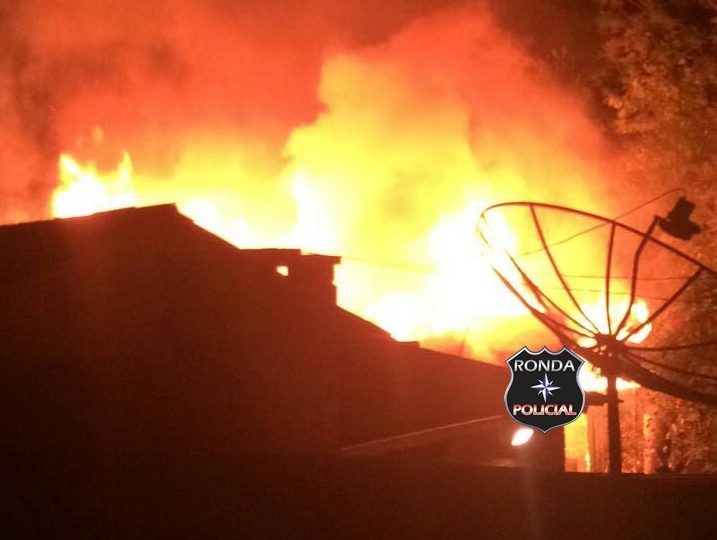 Idosa morre em incêndio no centro de Faxinal dos Guedes - Michel Teixeira