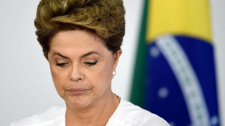 Dilma Rousseff ainda tenta anular impeachment no STF
