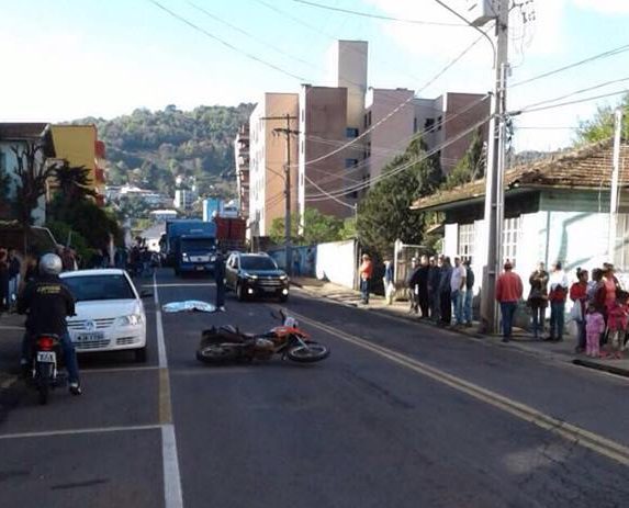 Mulher natural de Piratuba morre atropelada por motocicleta no centro de Capinzal