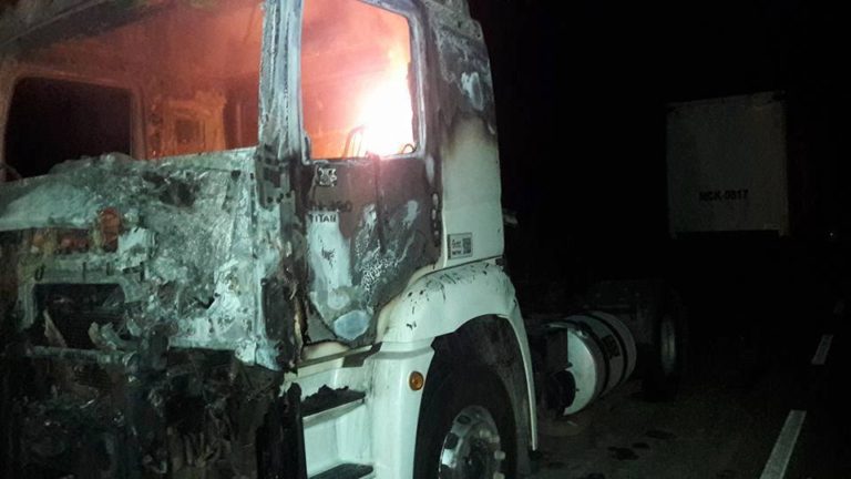 Cavalo mecânico é destruído por incêndio na SC-355 entre Catanduvas e Água Doce