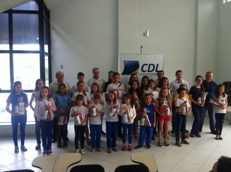 Vencedores da etapa local do Recicla CDL 2016 foram premiados nesta quarta-feira (26)