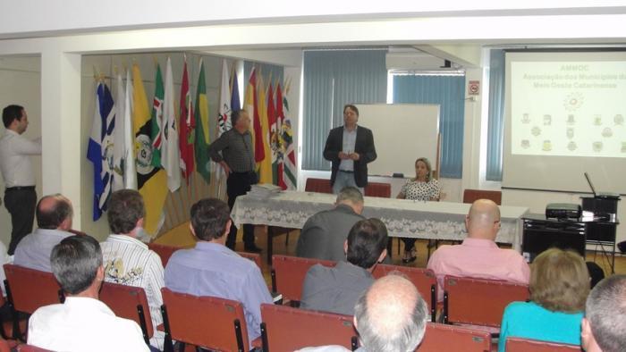 Ammoc reúne prefeitos eleitos da região