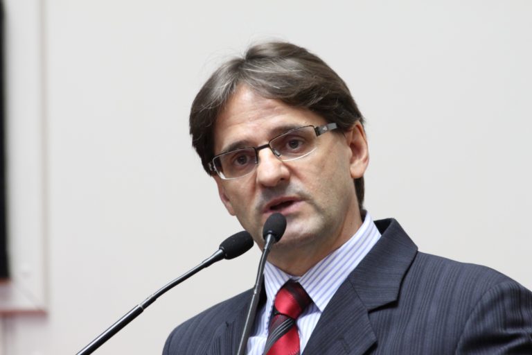 Saretta pede isenção nacional do ICMS para medicamento Spinraza