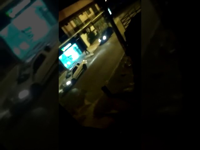 Vídeo mostra ladrões fortemente armados carregando cofre do Sicoob em Monte Carlo