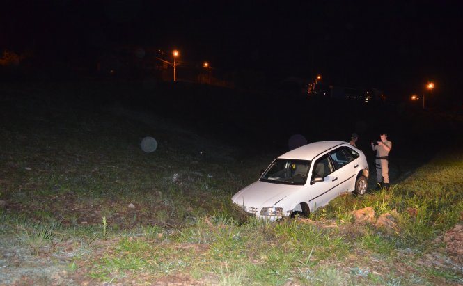 Motorista embriagado sai da pista e cai em barranco no Bairro São Cristóvão