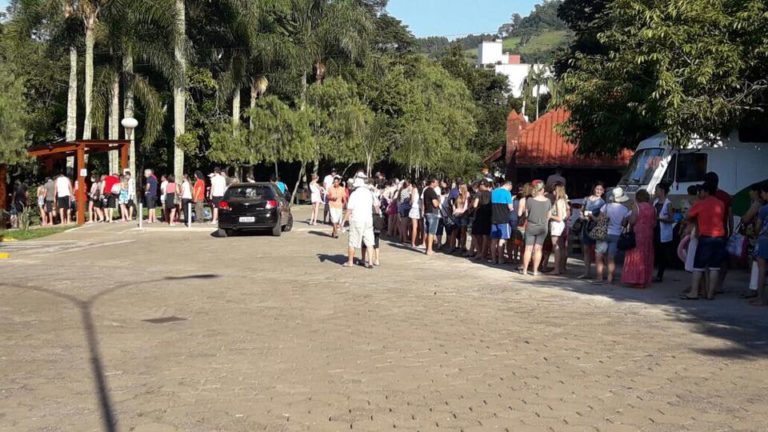 Calor do fim de semana atraiu centenas de turistas ao balneário em Piratuba