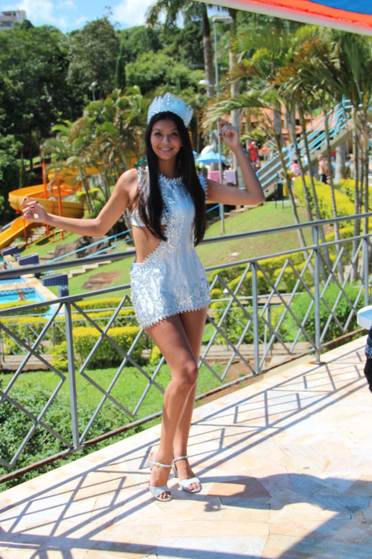 Bianca Monteiro é a rainha do Carnaval de Itá