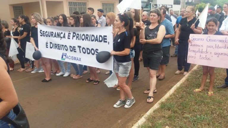 Moradores de Maximiliano de Almeida fazem protesto pedindo mais segurança