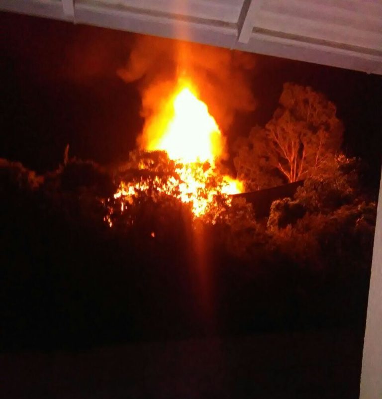 Casa é consumida pelo fogo na madrugada deste sábado (04) em Capinzal; vídeo