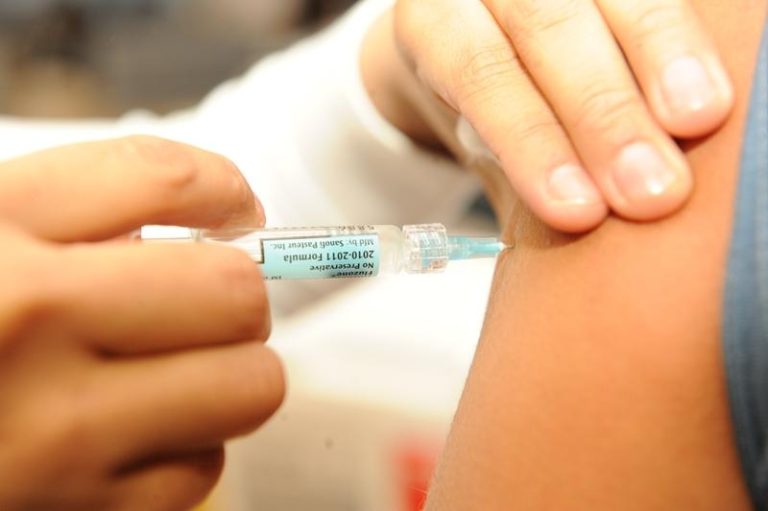 Vacinação contra a gripe inicia em abril; foram 117 mortes em SC causadas pelo vírus em 2016