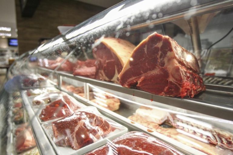 China retoma procedimentos de importação de carne brasileira nesta segunda-feira