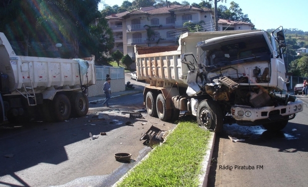 Acidente com dois caminhões em Piratuba deixa motorista ferido