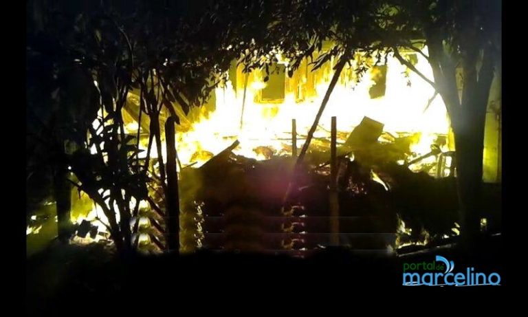 Incêndio de grandes proporções destrói residência no interior de Marcelino Ramos