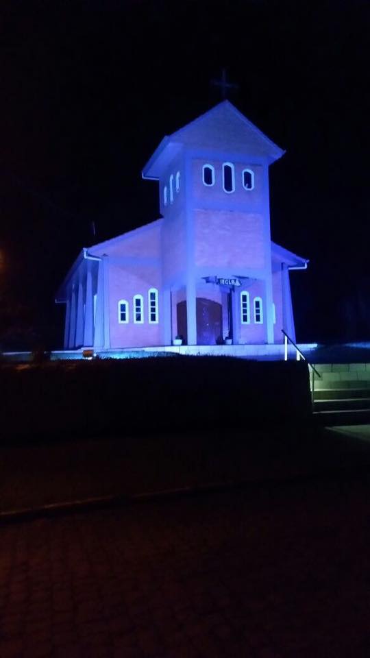 Iluminação de igreja chama a atenção em localidade no interior de Ipira