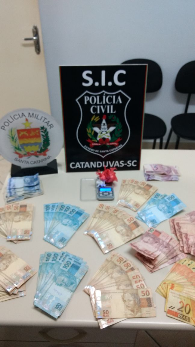 Morador do Sul do estado é preso com cocaína e R$ 7 mil do tráfico em Catanduvas