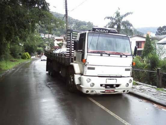 Polícia investiga furto de caminhão durante a madrugada em Capinzal