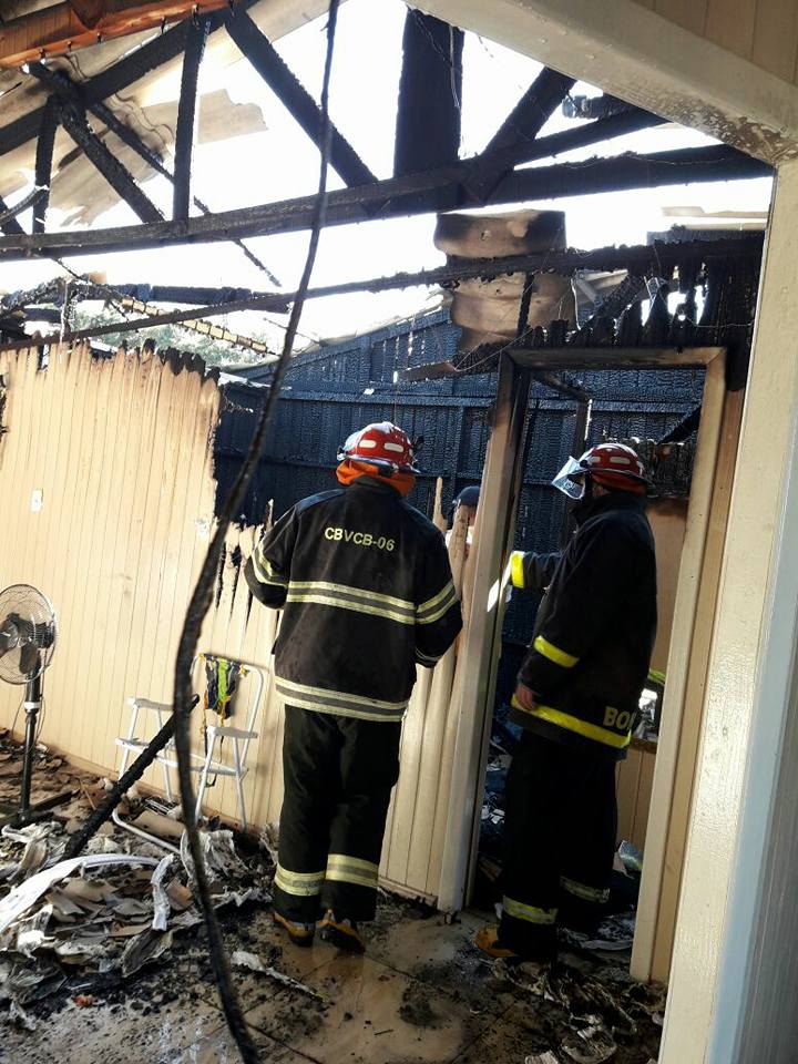 Machadinho: Bombeiros combatem incêndio em residência