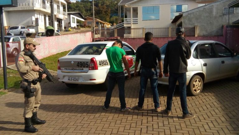 PM de Ponte Serrada prende em flagrante trio que furtou automóvel em Lindóia do Sul