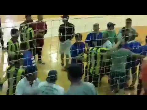 Briga generalizada interrompe partida de futsal em Ouro