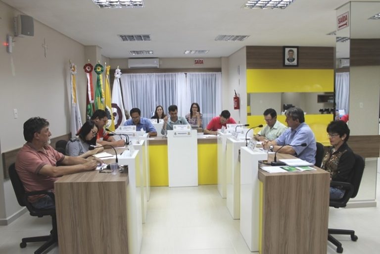 Legislativo ourense promoveu a última sessão do mês de setembro