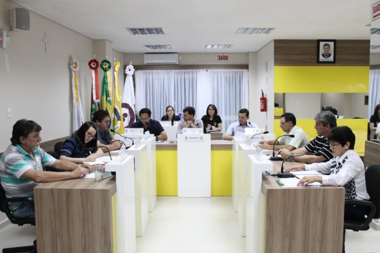 Legislativo ourense promoveu a terceira sessão de setembro