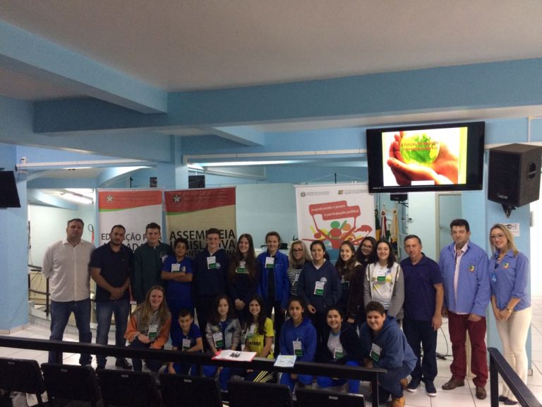 Vereadores Mirins de Capinzal recebem palestras do programa Parlamento Jovem da Alesc