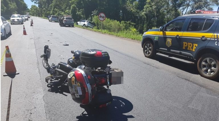 Motociclista morre em acidente na BR-282 após colidir com camioneta