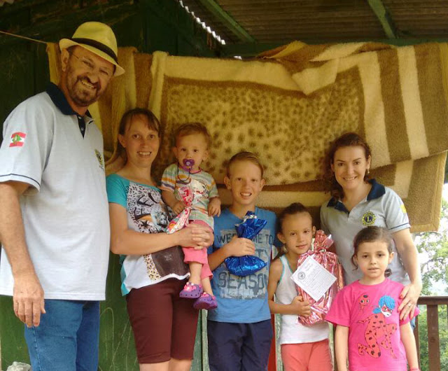 Lions Clube de Piratuba distribui presentes para crianças da comunidade de Uruguai