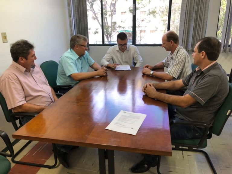 Prefeitos de Ipira, Peritiba e Presidente Castello Branco assinam convênios na ADR de Concórdia