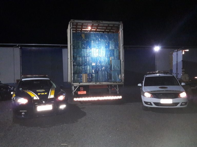 Caminhão apreendido em Capinzal transportava 1,2 mil caixas de cigarros contrabandeados do Paraguai