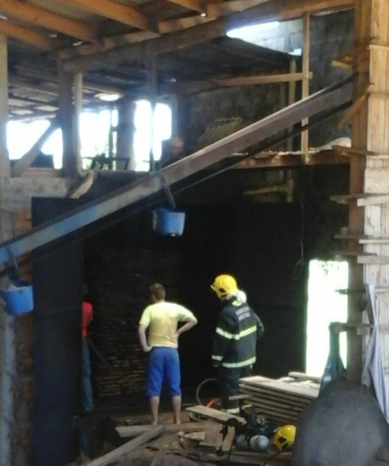Princípio de incêndio em estufa mobiliza o Corpo de Bombeiros em Piratuba