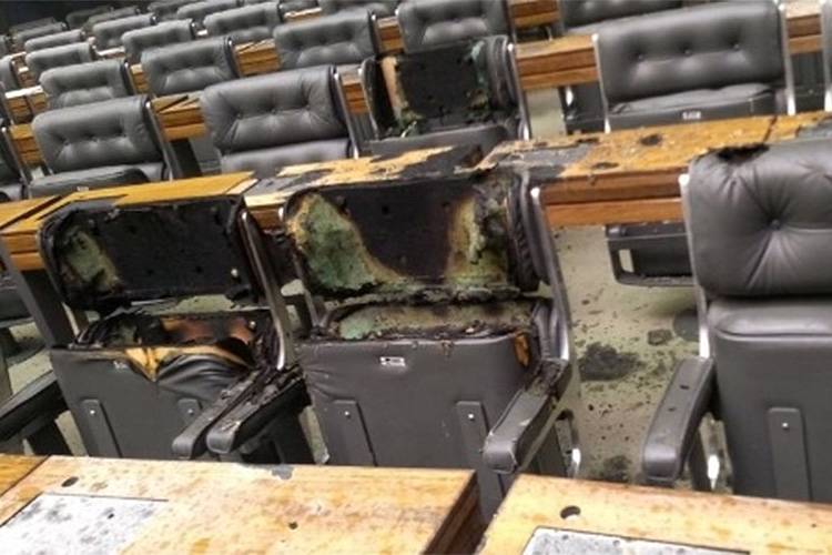 Curto-circuito causou princípio de incêndio em plenário da Câmara dos Deputados