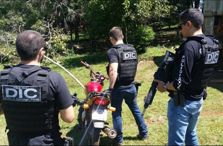 Pai e filho são flagrados pela DIC de Campos Novos com motocicleta furtada no RS