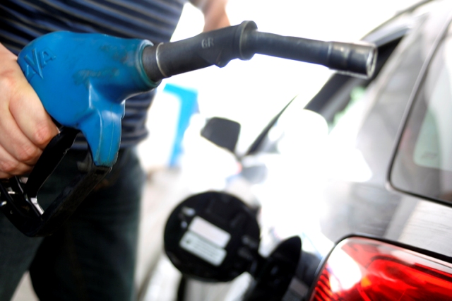 Petroleiros incluem preço da gasolina em pauta da greve por apoio popular