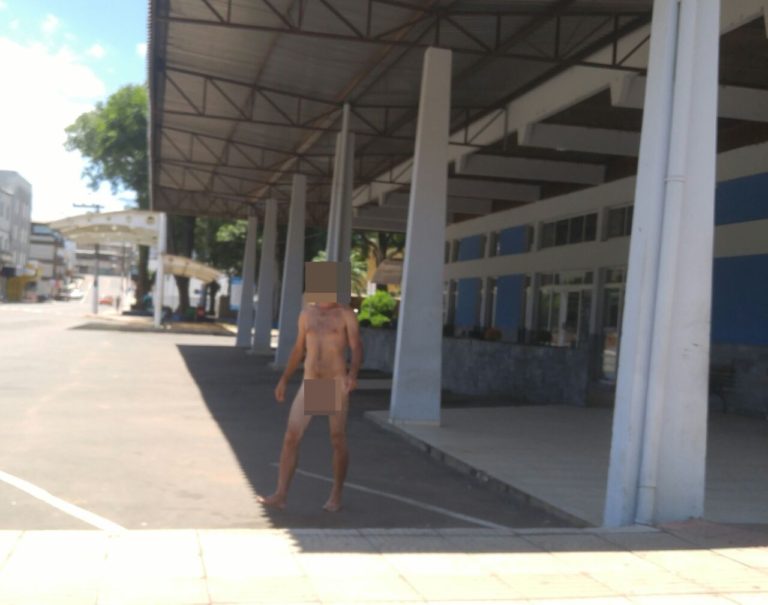 Homem é flagrado nu no terminal rodoviário de Capinzal