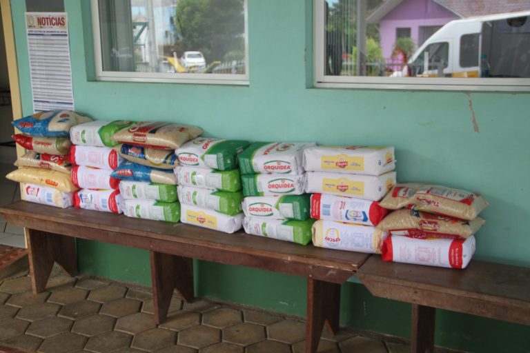 Departamento Municipal de Esportes faz entrega de alimentos à Apae de Ipira