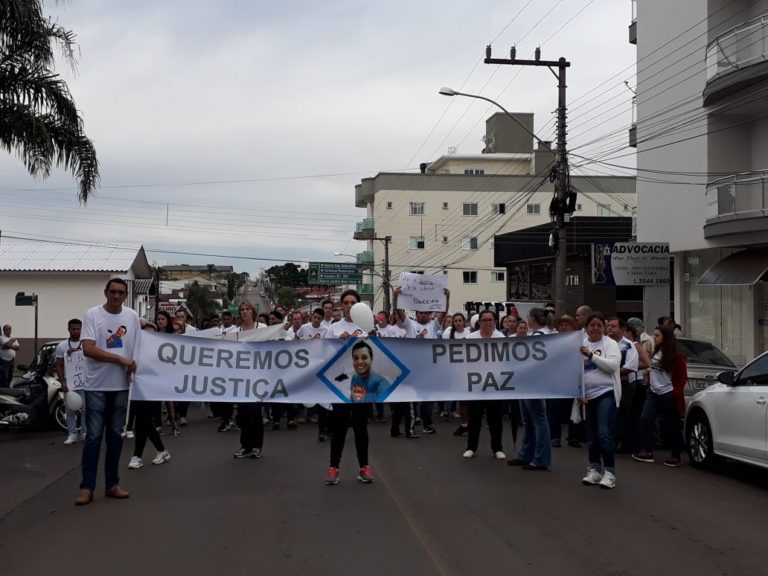Cerca de 200 pessoas participam de caminhada que pediu justiça por crime brutal em Campos Novos