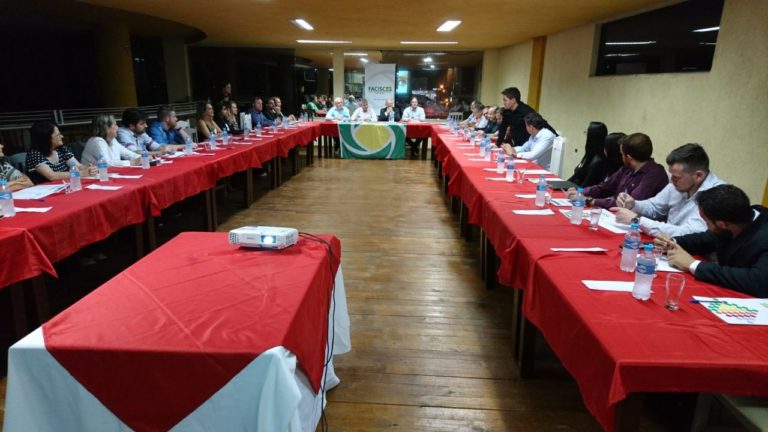 Representantes da ACIRP participam de plenária regional da FACISC em Videira
