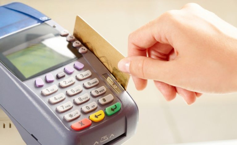 Banco Central vai limitar tarifa cobrada nas operações de cartão de débito