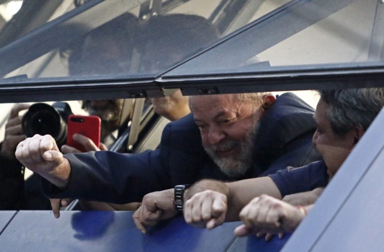 Lula não se apresenta à PF; juristas dizem que decisão não significa desrespeito à Justiça