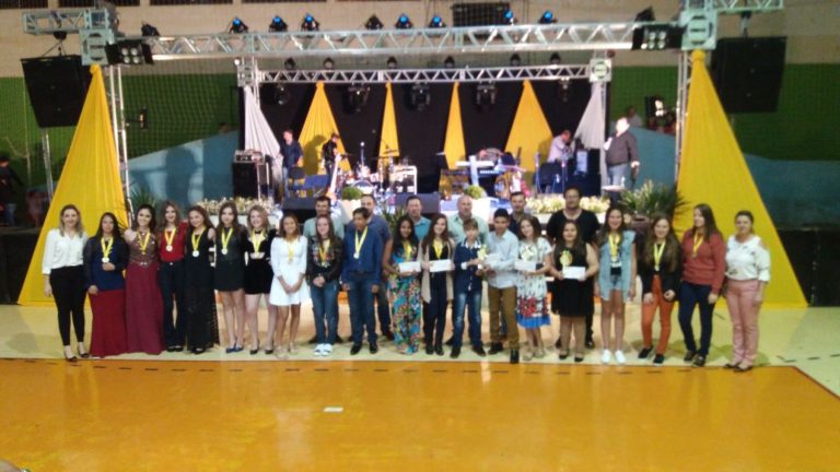 Primeira noite de apresentações do XIX FICO premiou as categorias Infantil e Juvenil