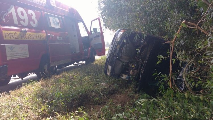 Automóvel de Piratuba com seis ocupantes se envolve em acidente na BR-153