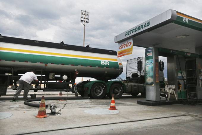 Cade propõe ao governo medidas para reduzir preço de combustíveis ao consumidor
