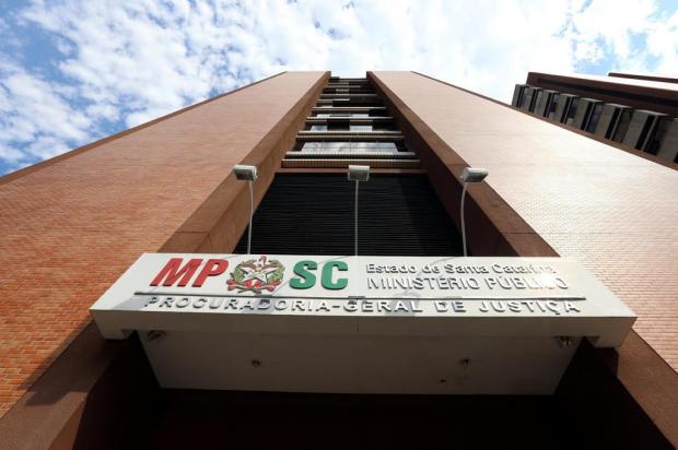 MPSC entra na Justiça para suspender lei que impõe limite de pessoas por quarto em imóveis alugados em cidade de SC