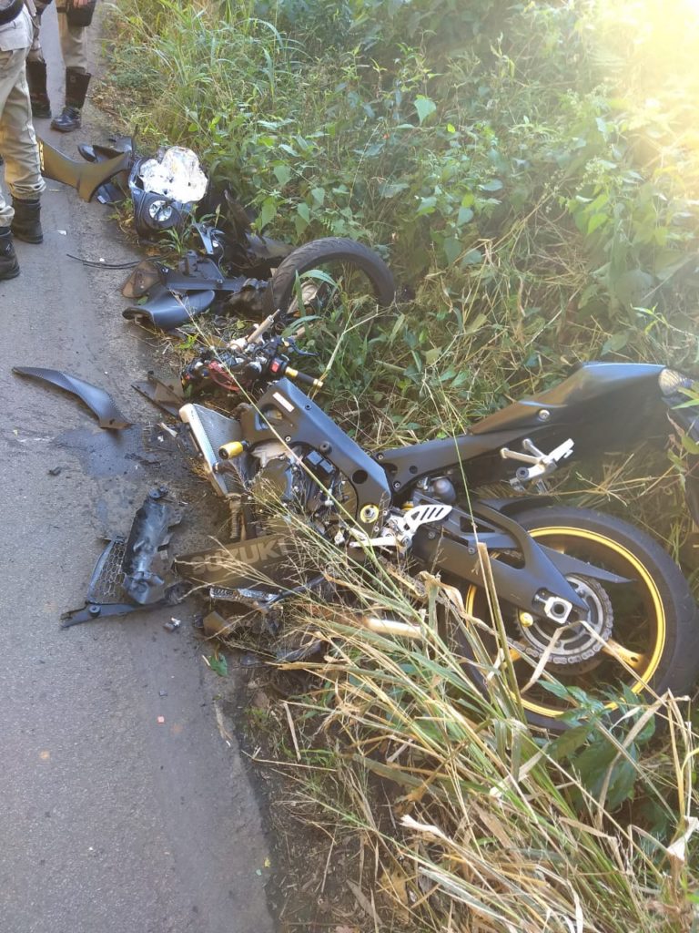Homem sobrevive à batida que destruiu motocicleta na SC-390 em Peritiba
