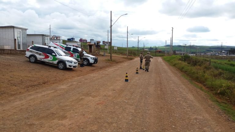 PM realiza “Operação Barreira” no acesso ao município de Zortéa