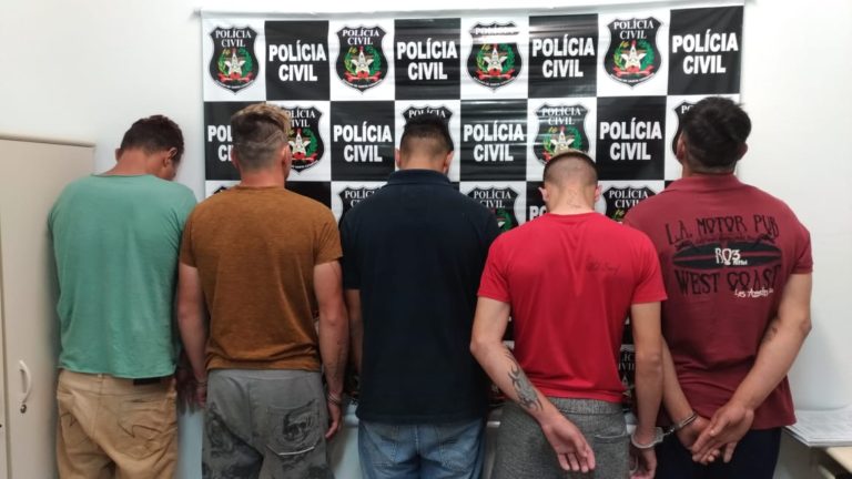 Polícia Civil prende cinco por suspeita de tráfico de drogas em bairro de Herval d’ Oeste