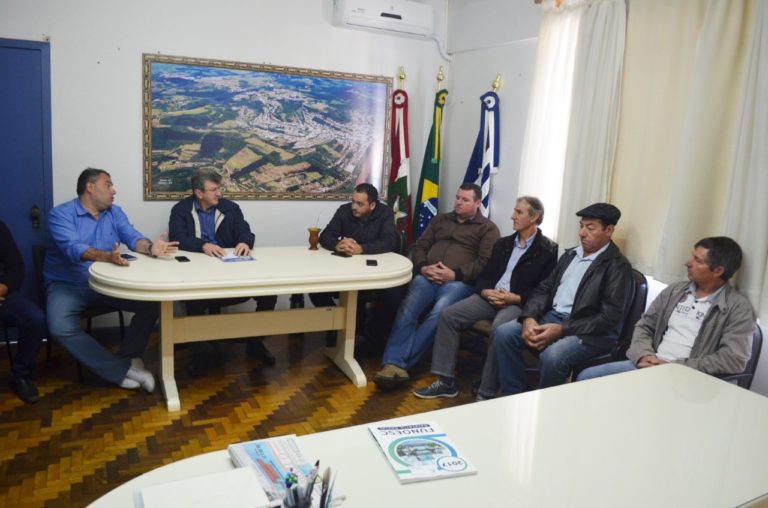 Lideranças reivindicam a conclusão do ginásio de esportes do Distrito de Alto Alegre