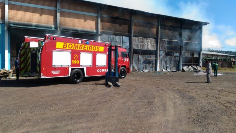 Incêndio atinge depósito de empresa na BR-153, em Concórdia